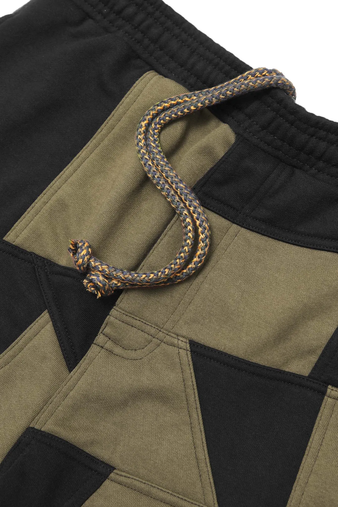 NEEDLEWORK SWEATSHORTS IN TAIGA