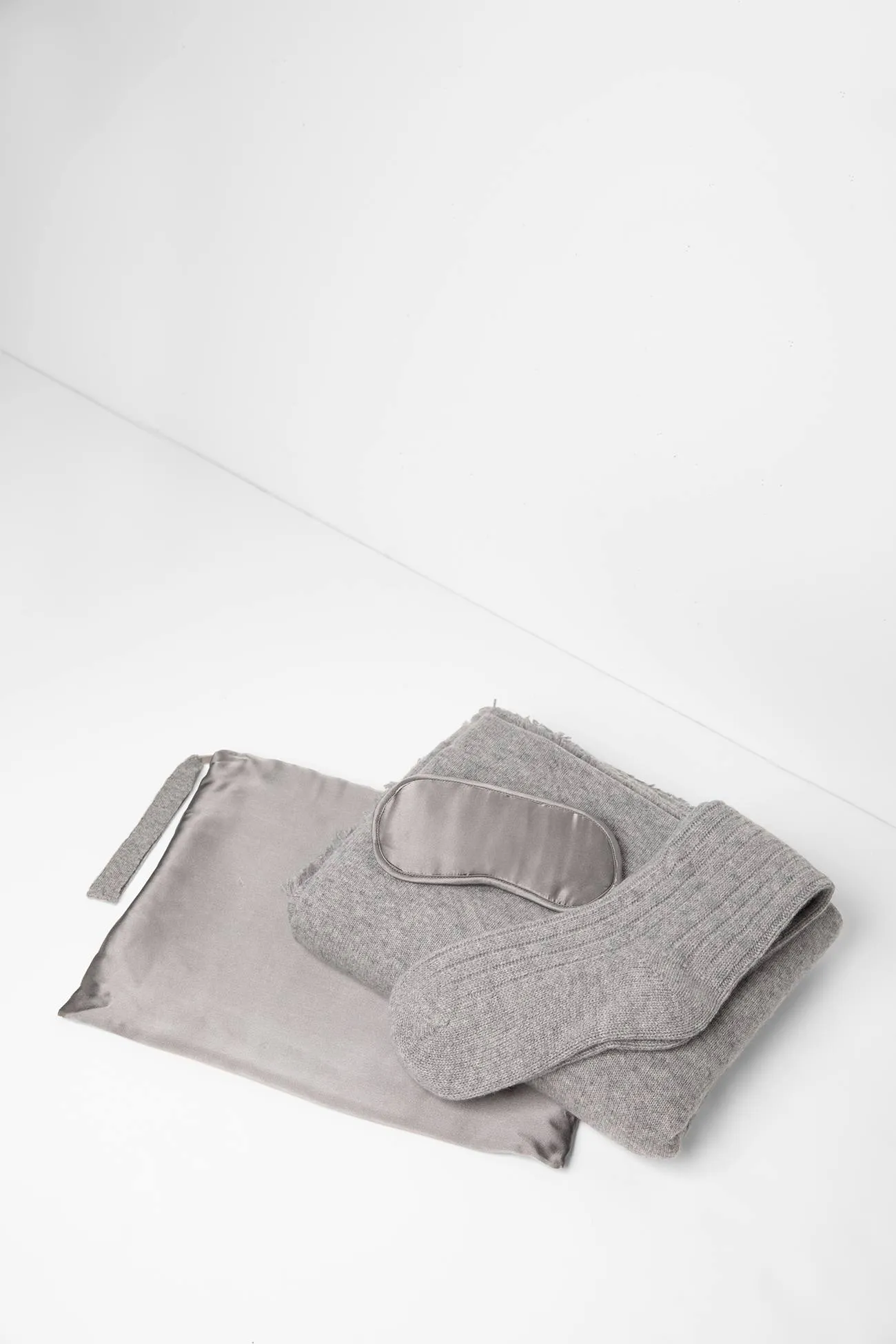 TRAVEL SET