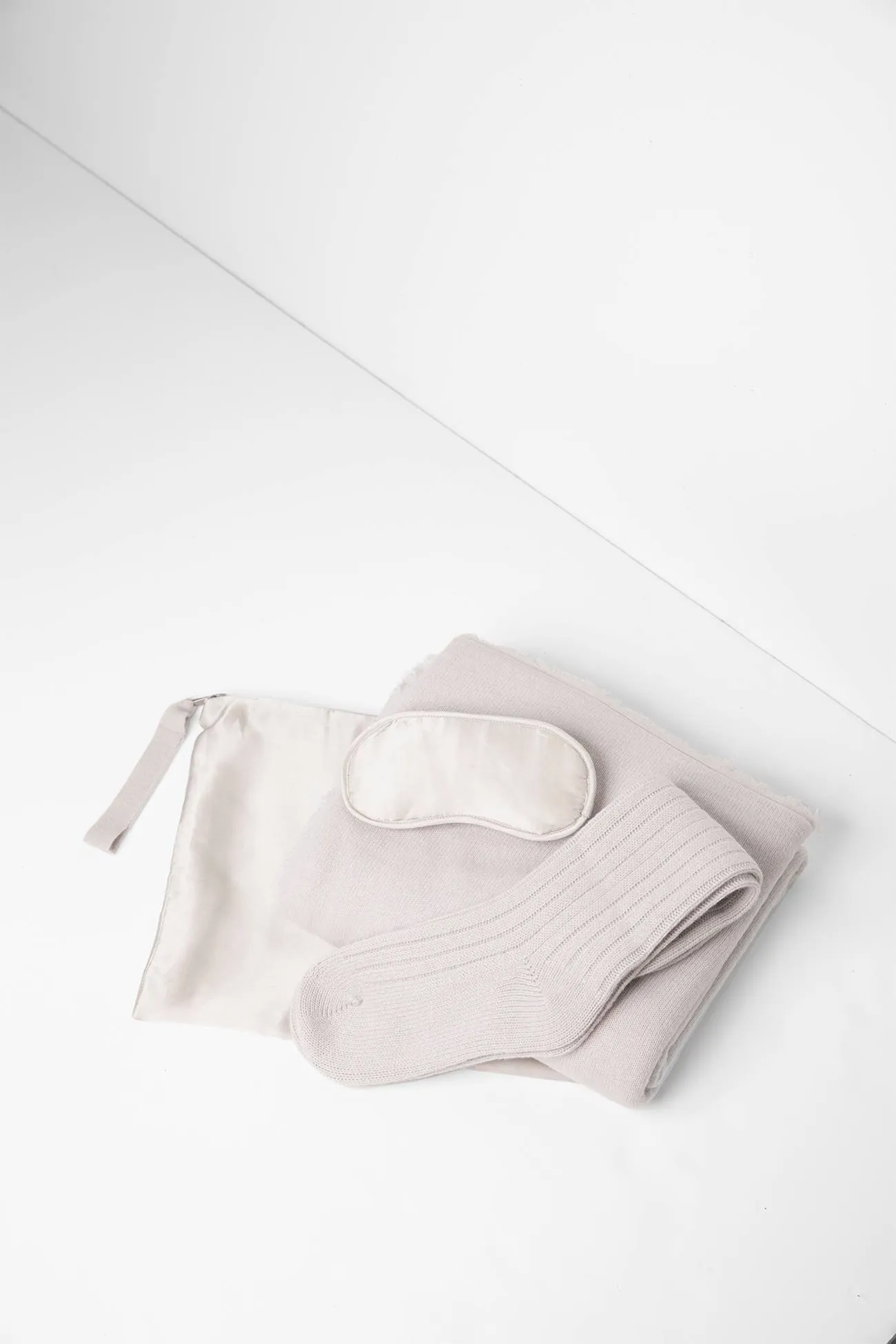 TRAVEL SET