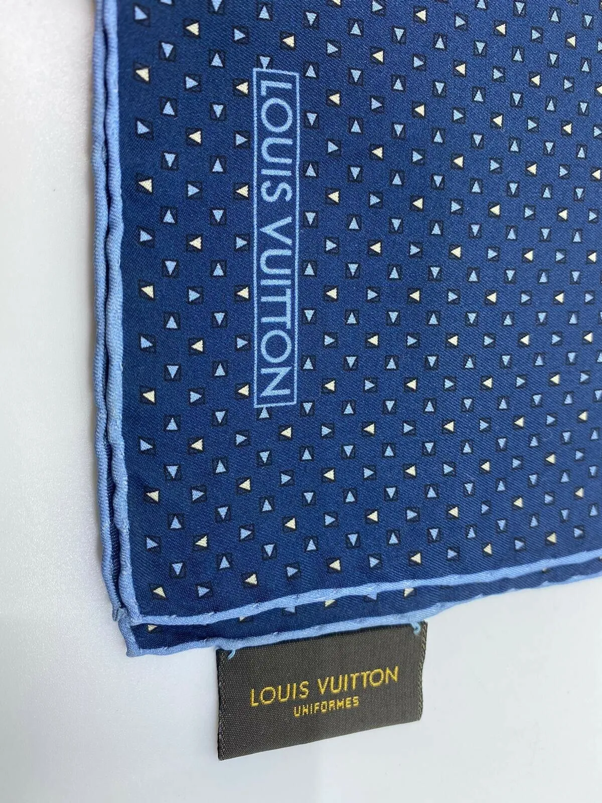Uniformes 100% Silk Pocket Square With Triangles
