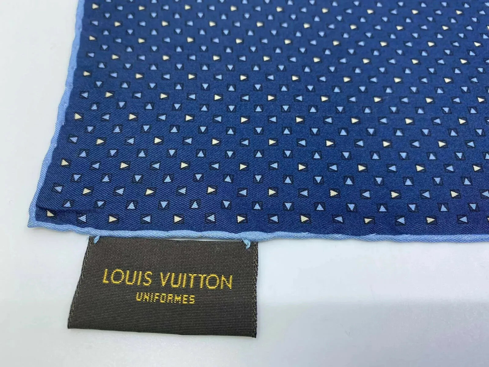 Uniformes 100% Silk Pocket Square With Triangles