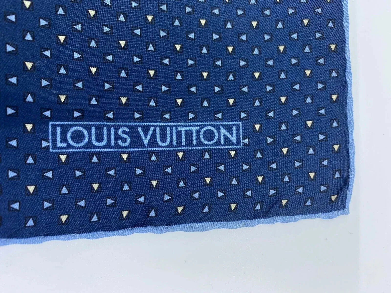Uniformes 100% Silk Pocket Square With Triangles