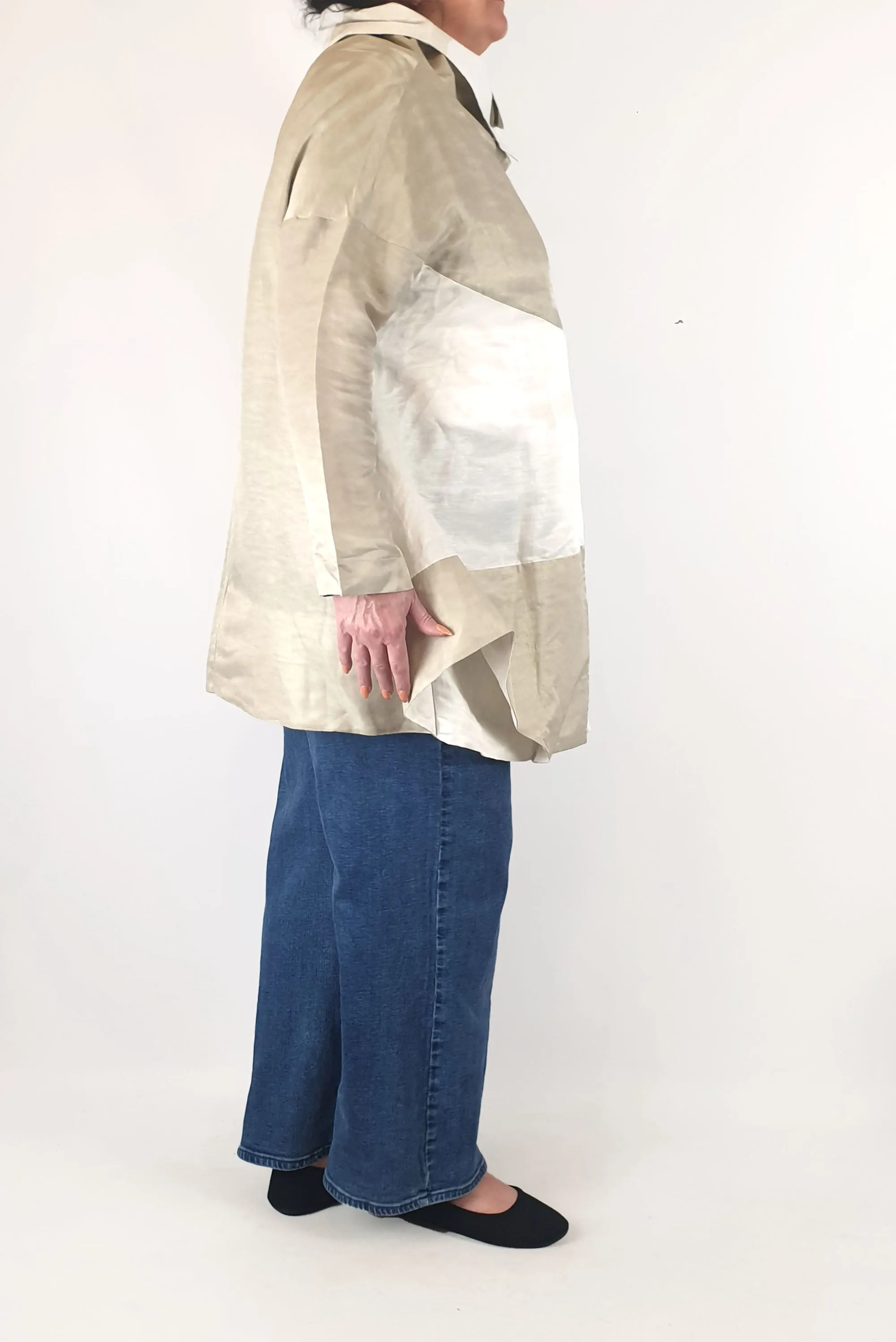 White beige jacket fits size 16-18