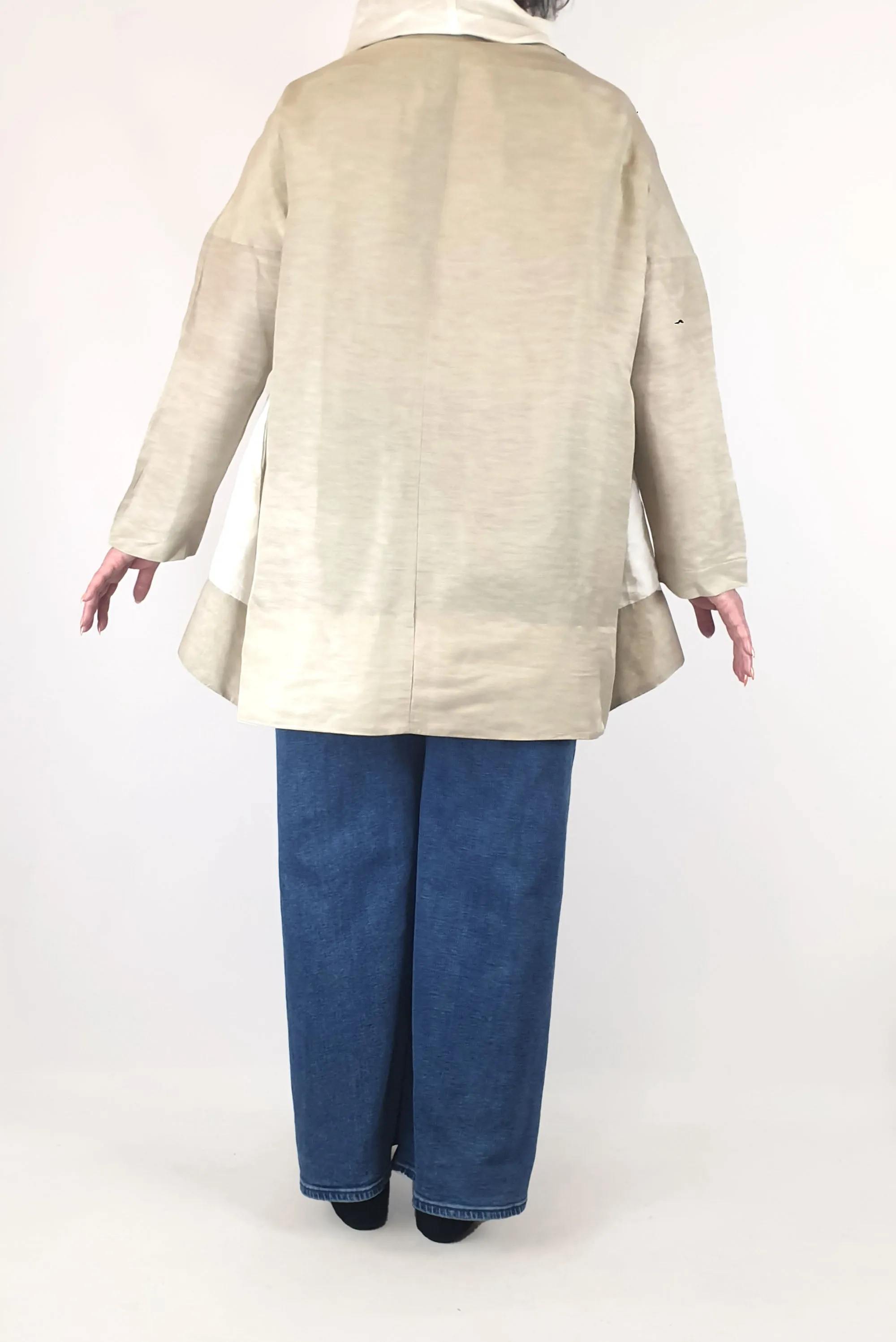 White beige jacket fits size 16-18