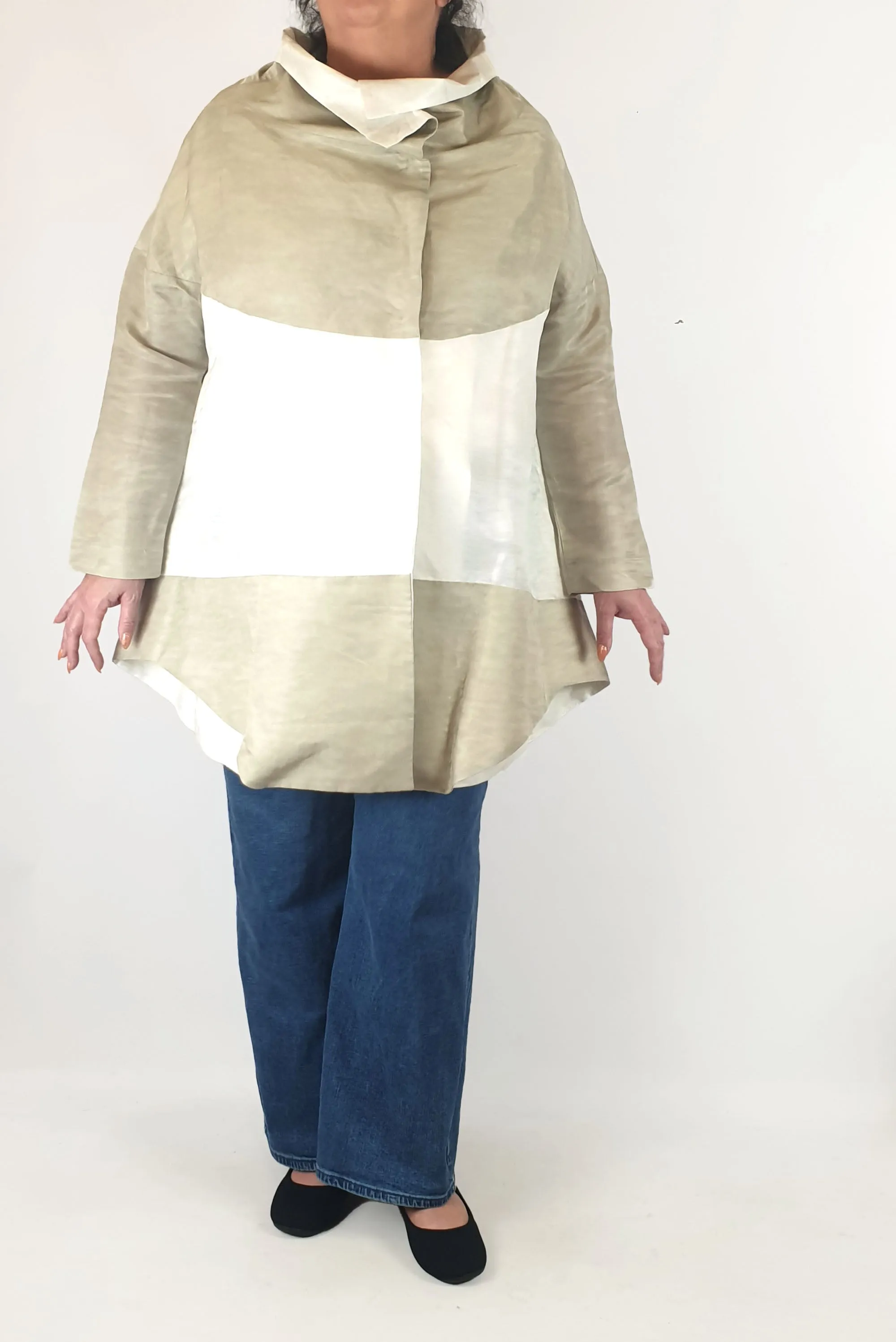 White beige jacket fits size 16-18