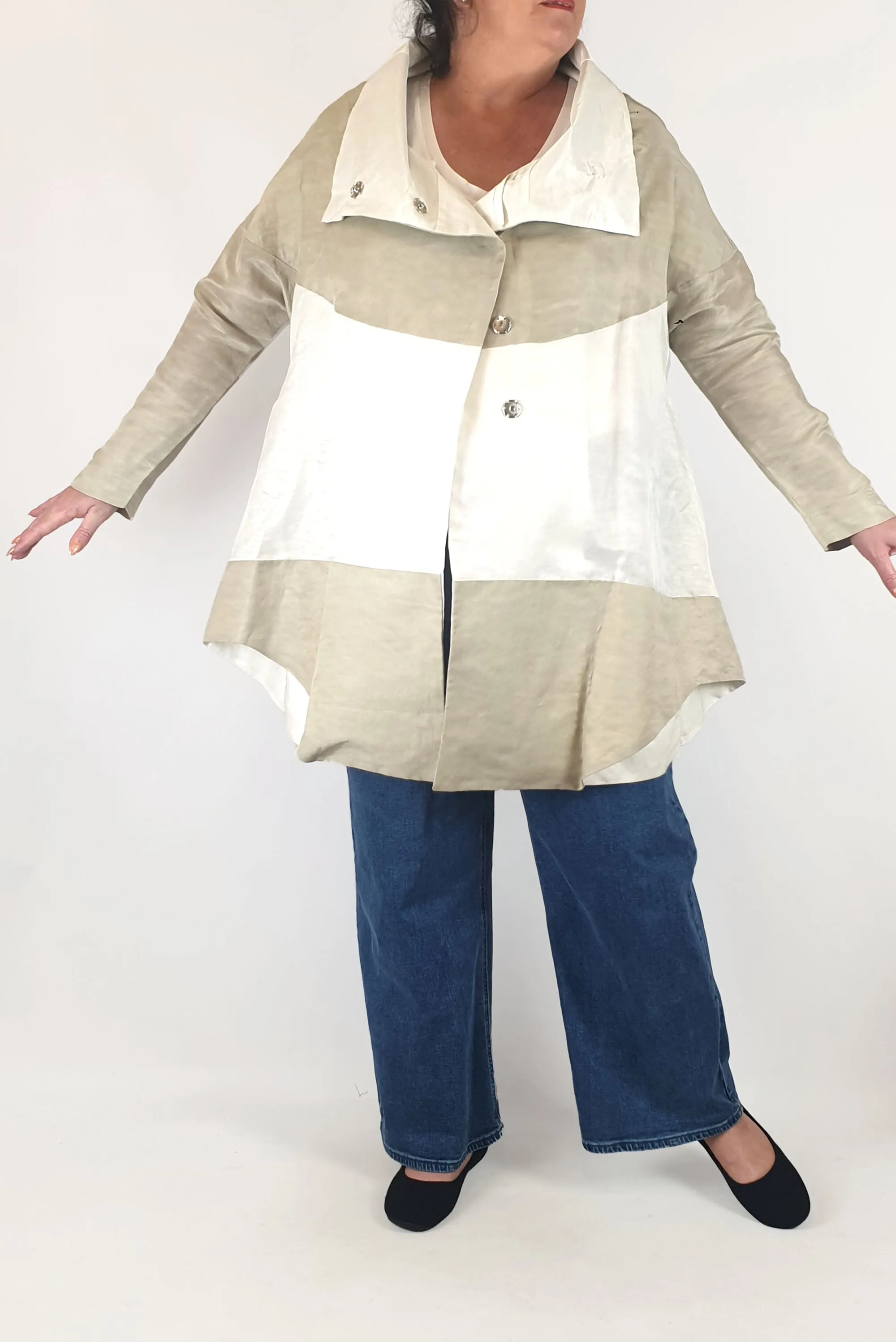 White beige jacket fits size 16-18
